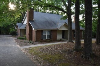 Building Photo - 576 Wedgewood Dr