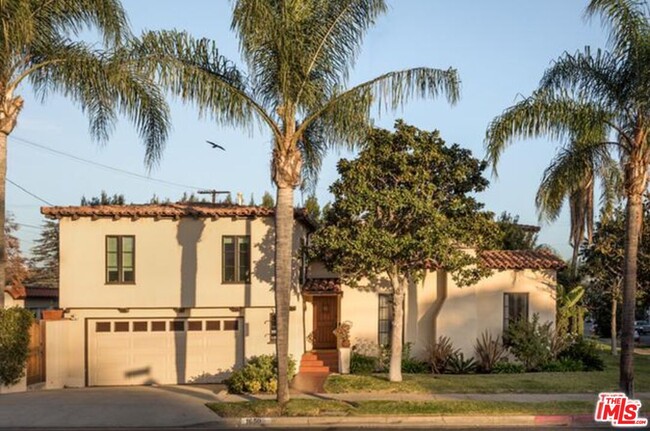 Building Photo - 1650 S Crest Dr