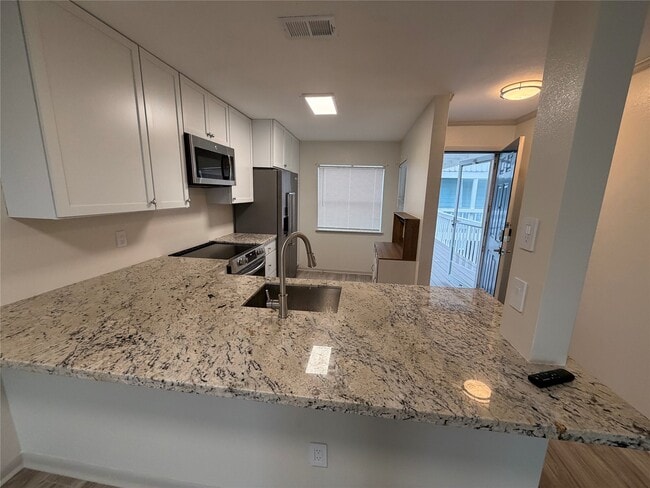 Building Photo - 500 Tiki Dr