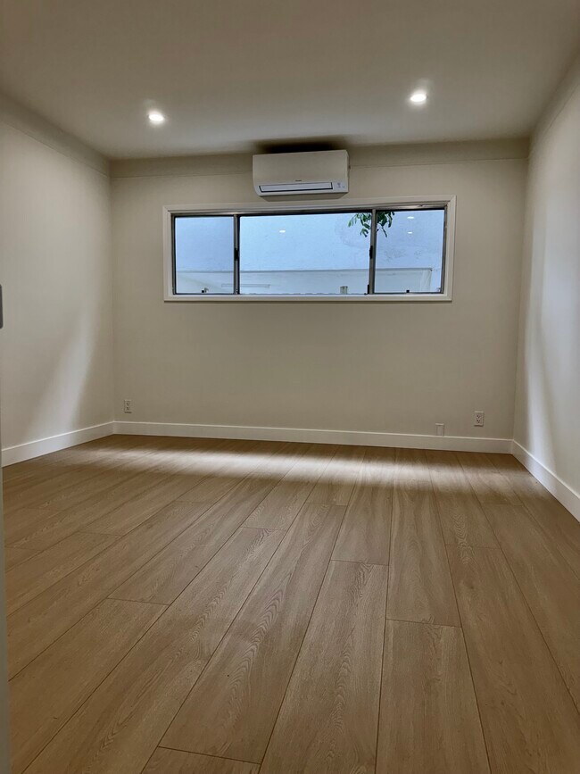 Foto 7 - 3563 Keystone Ave