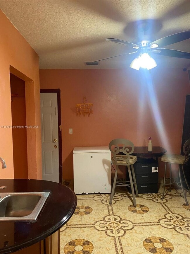Foto del edificio - 115 NW 193rd St