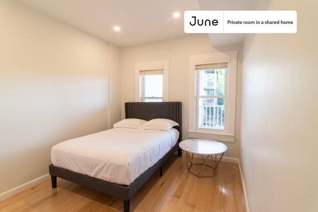 Building Photo - Room in Shared 3 bed/2 bath home in JFK/UMass