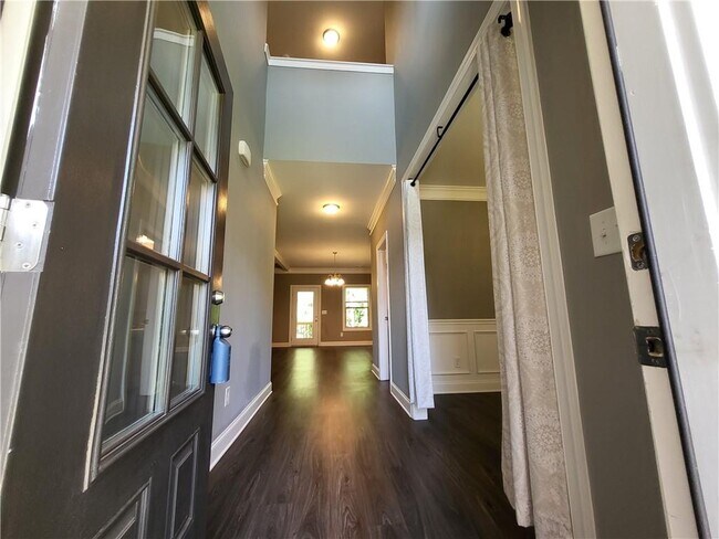 Foto del edificio - 6015 Riverwood Dr