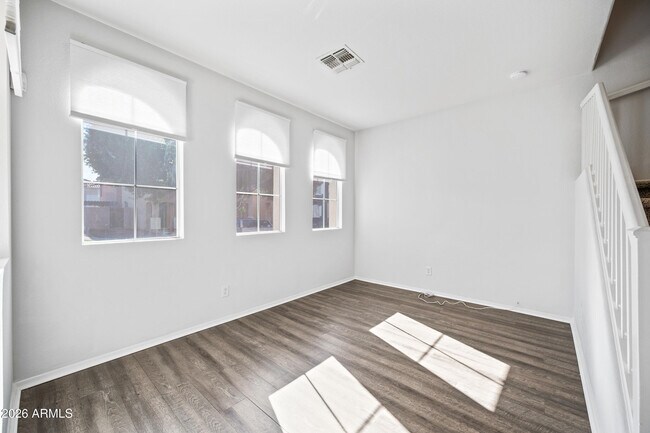 Building Photo - 1516 E Mobile Ln