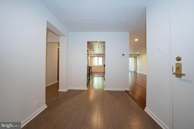 Foto del edificio - 1640 Oakwood Dr