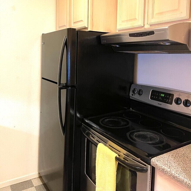 Foto del edificio - 7121 Shelter Creek Ln
