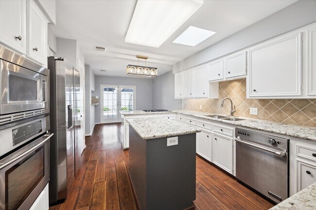 Foto del edificio - 15622 Whitewater Ln