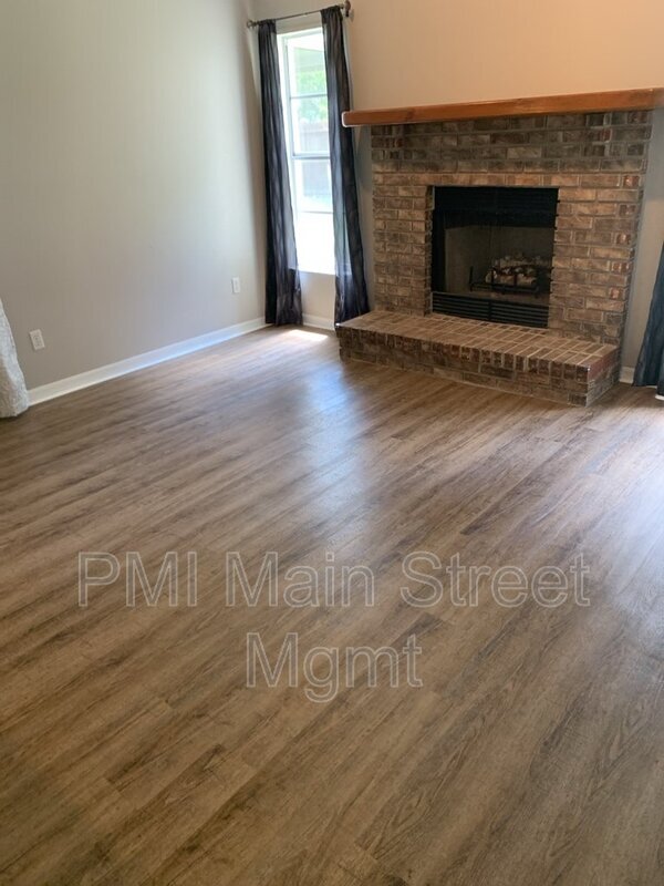 Foto del edificio - 1547 Spring Ridge Cir