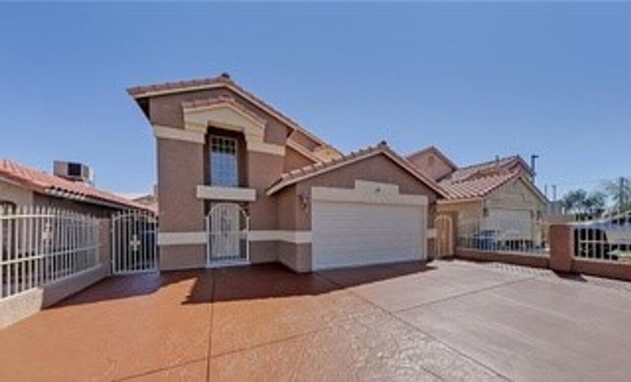 NO HOA!! MODERNIZED BEAUTY WITH 2 CAR GAR... - NO HOA!!  MODERNIZED BEAUTY WITH 2 CAR GAR...