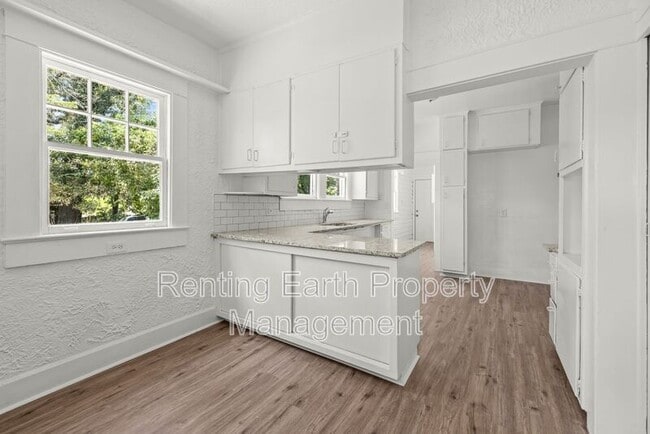 Building Photo - 1526 42nd St Ensley