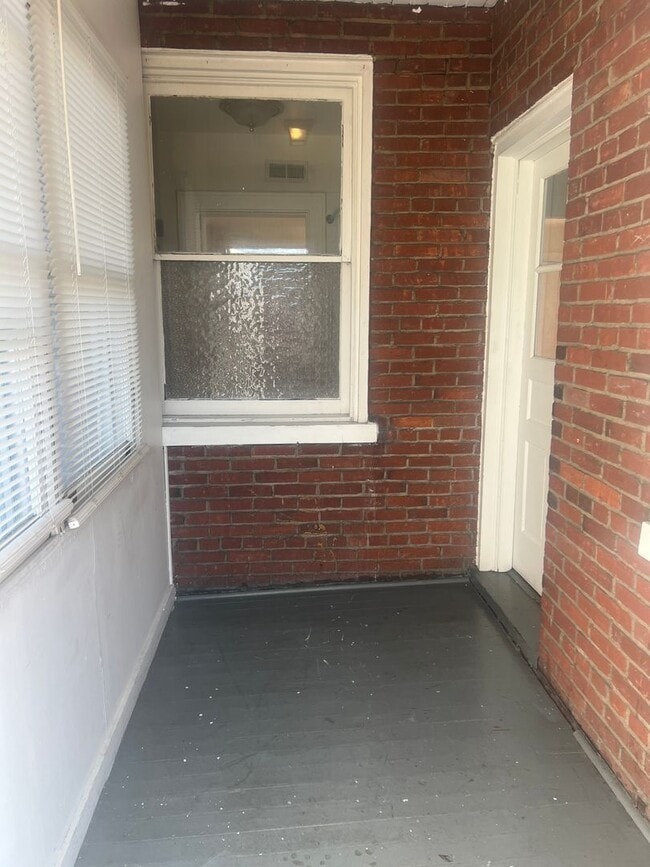 Foto del edificio - 230 N Duke St