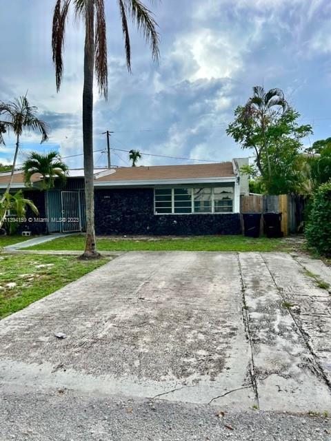 Building Photo - 2591 Riverland Dr