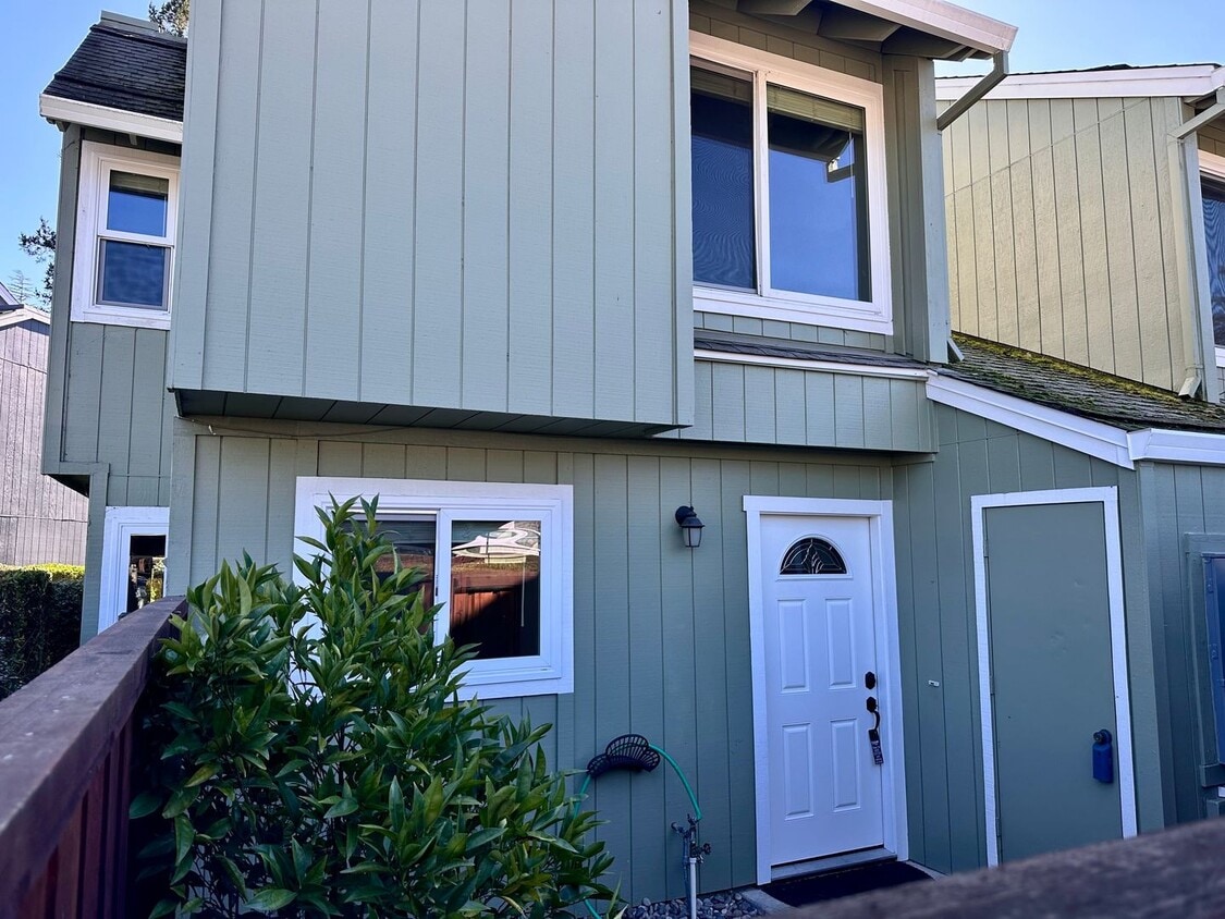 Primary Photo - 3 Bed, 2 Bath Home in Rohnert Park