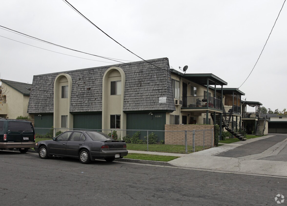 Primary Photo - 6041 Fullerton Ave