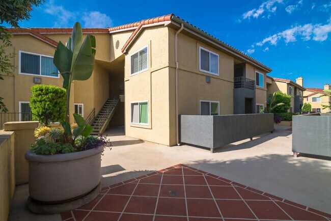 Building Photo - 7425 Charmant Dr