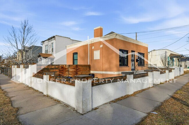 Foto del edificio - Charming Home with Washer/Dryer and Fenced Yard