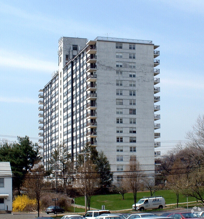 Building Photo - Embassy Towers