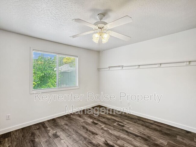 Building Photo - 3009 Village Green Street