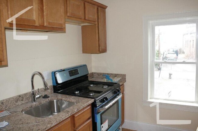 Building Photo - Central Brighton Location, Central Heat/AC...