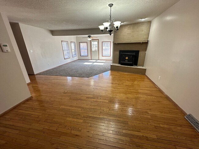 Building Photo - Bueatiful Home in Springfield, MO