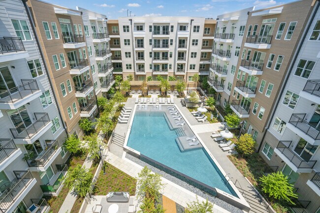 Piscina - Lantower West Love