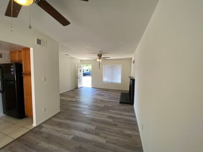 Building Photo - West Lancaster 2+2