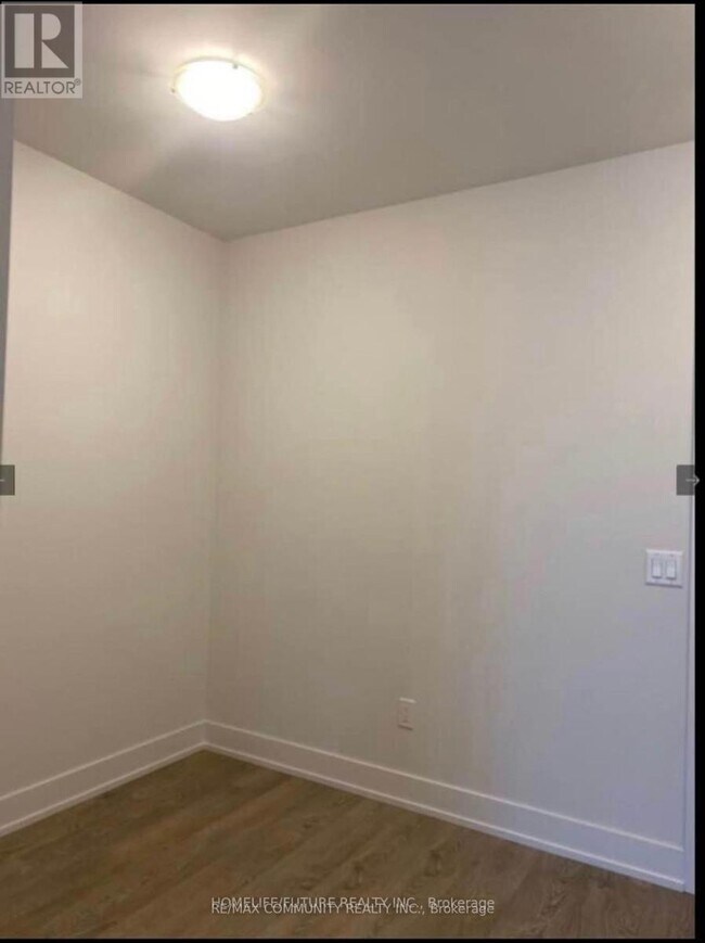 Photo du bâtiment - 2550-2550 Simcoe St N
