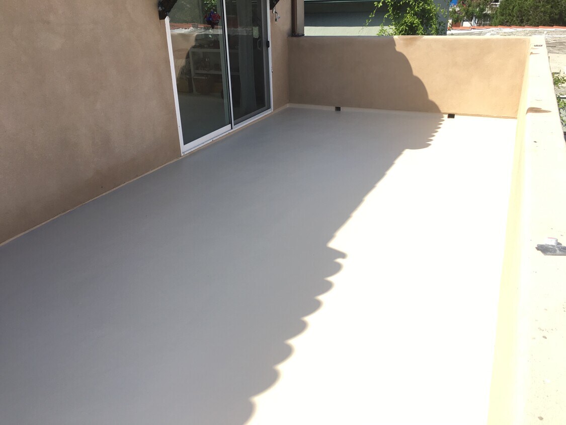 BALCONY - 205 7th Ave