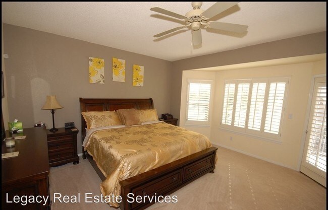 Building Photo - 700 Oscar Perez