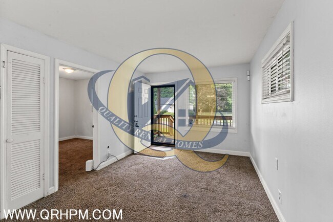 Foto del edificio - Available Now!!