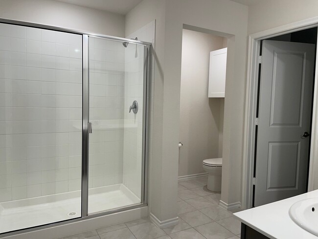 Master Bathroom with large Master closet - 507 Farmhouse Ln