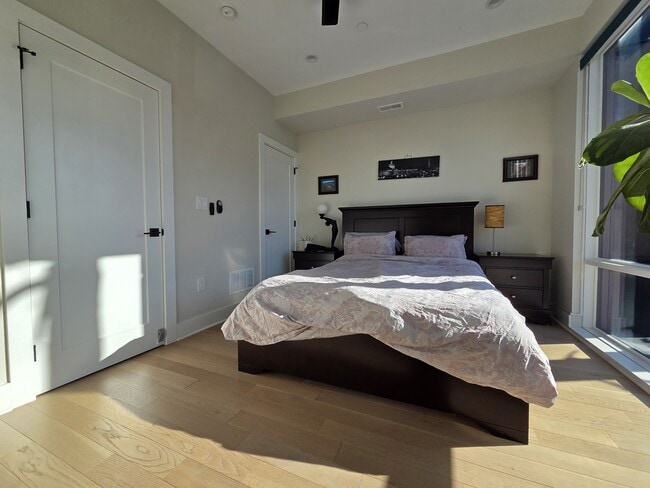 Photo - 1227 N Leithgow St Townhome