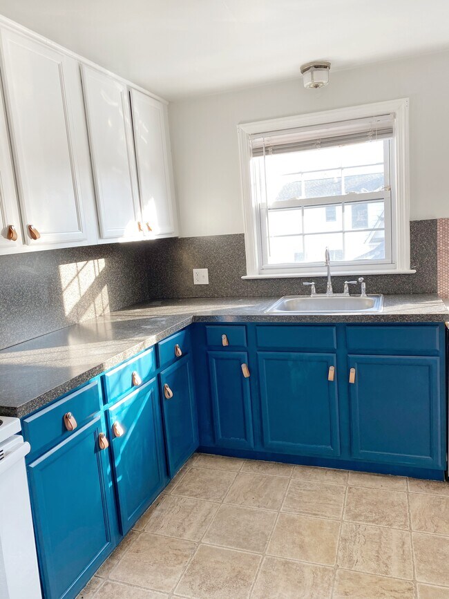 kitchen - 55 Bungalow Ave