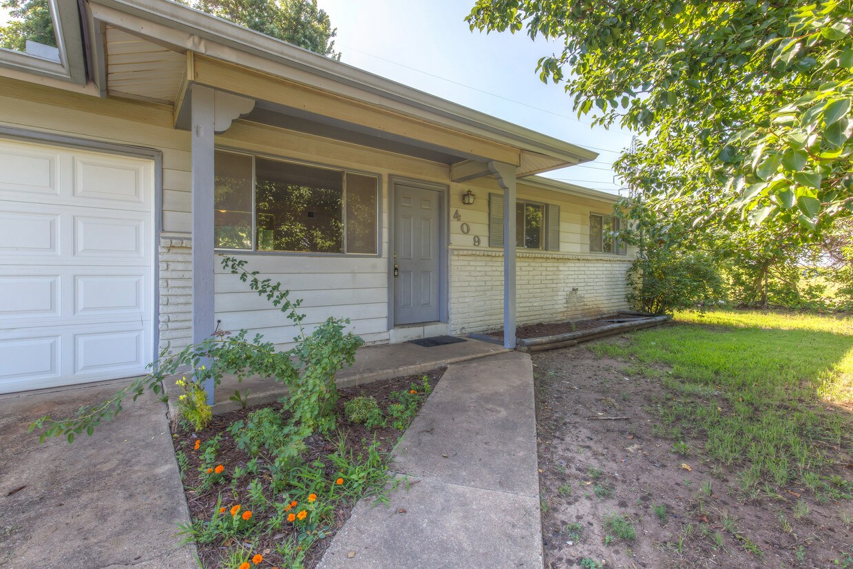 Primary Photo - 409 S 200th E Ave
