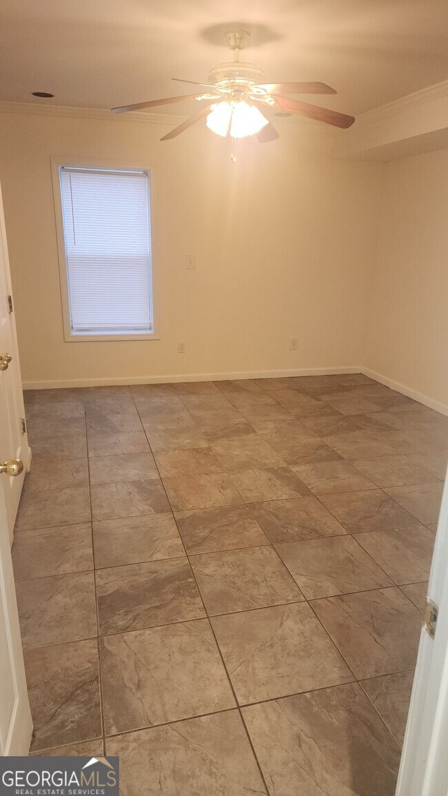 Foto del edificio - 1383 Lilburn Stone Mountain Rd