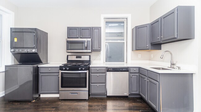 Kitchen - 1077 Paulina N St
