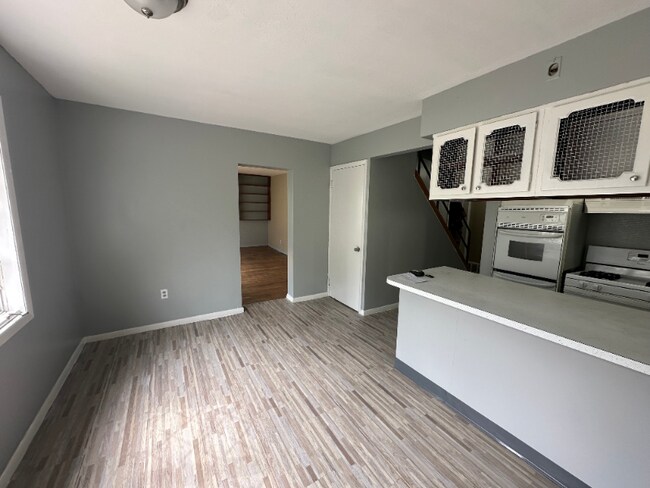 Foto del edificio - 7819 Jeffries Ave