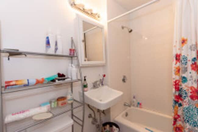 Building Photo - 4 bed 2 bath - Allston - 9/1   (No Broker Fee)