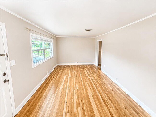Foto del edificio - 7521 Delafield Ln