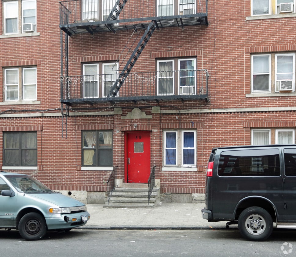 Building Photo - 59 Maple St