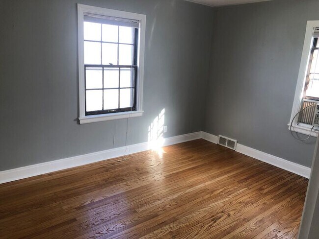 Foto del edificio - 2327 Mount Claire Ave