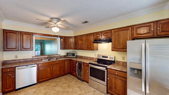 Building Photo - 742 Lord Dunmore Dr