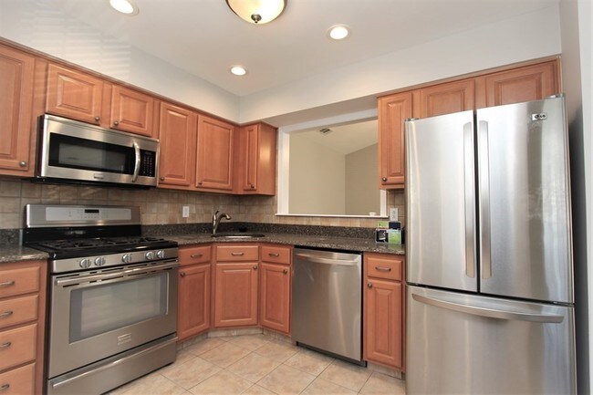 Building Photo - 322 Towne Dr