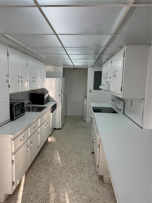 Foto del edificio - 112 NW 32nd Pl