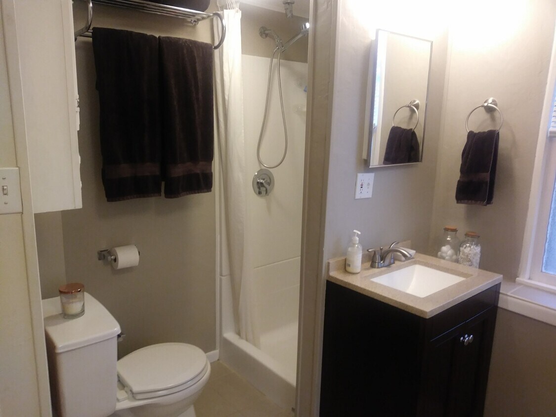 Foto principal - 1801 Brunswick Ave N