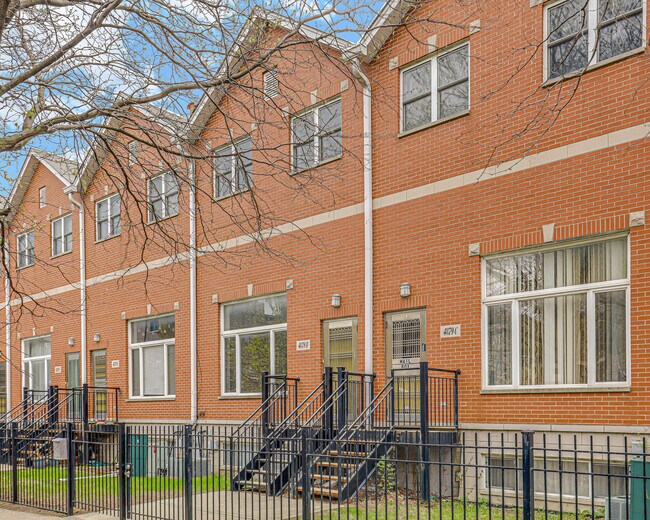 Foto del edificio - 4879 N Winthrop Ave