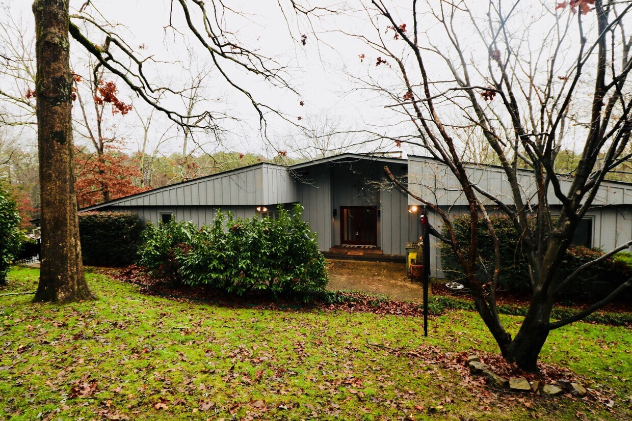 Foto principal - 3016 Brown Wood Dr