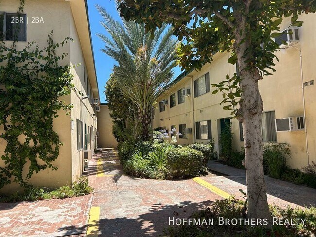 Foto del edificio - 5130 Yarmouth Ave