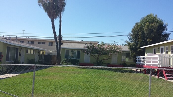 Foto principal - Charming 2 bedroom duplex w/ large private...