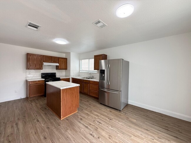 Building Photo - 2307 Mission View
